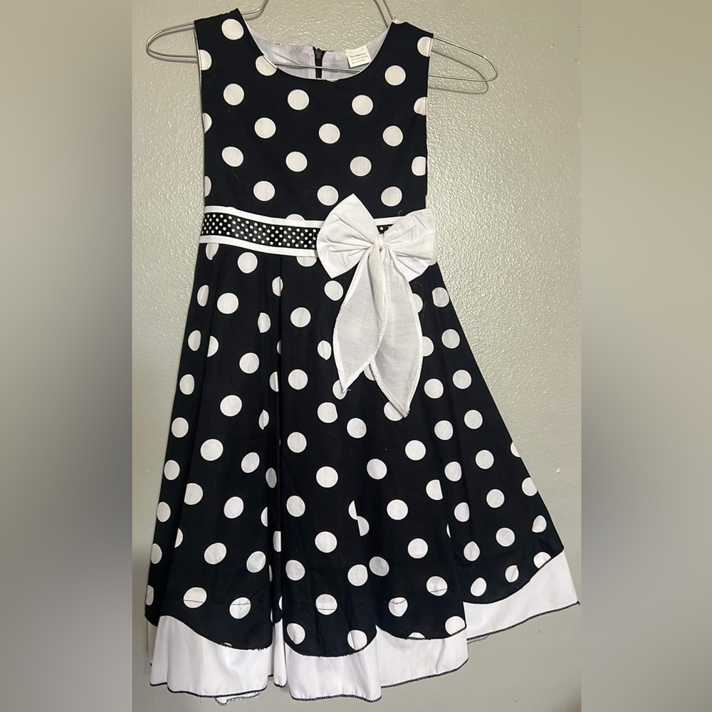 Girl dress with dots “New Kids LLC”
